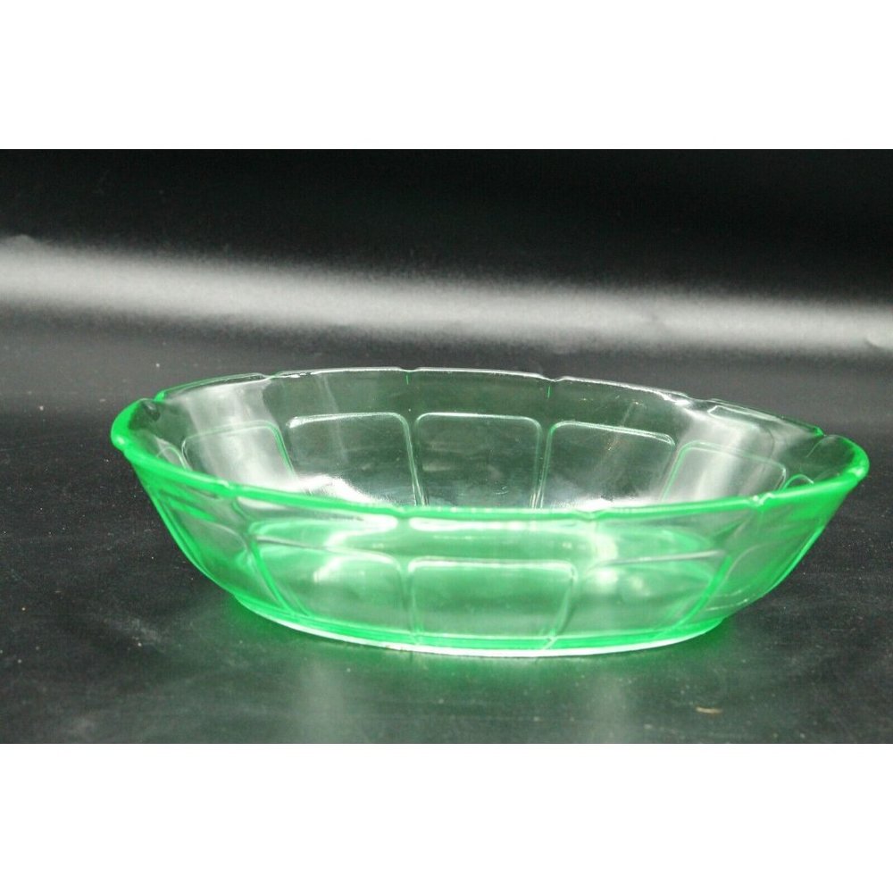 Diamond Victory Glass Pattern Green Depression Glass Oval Serving Bowl 6 3/4"X9"